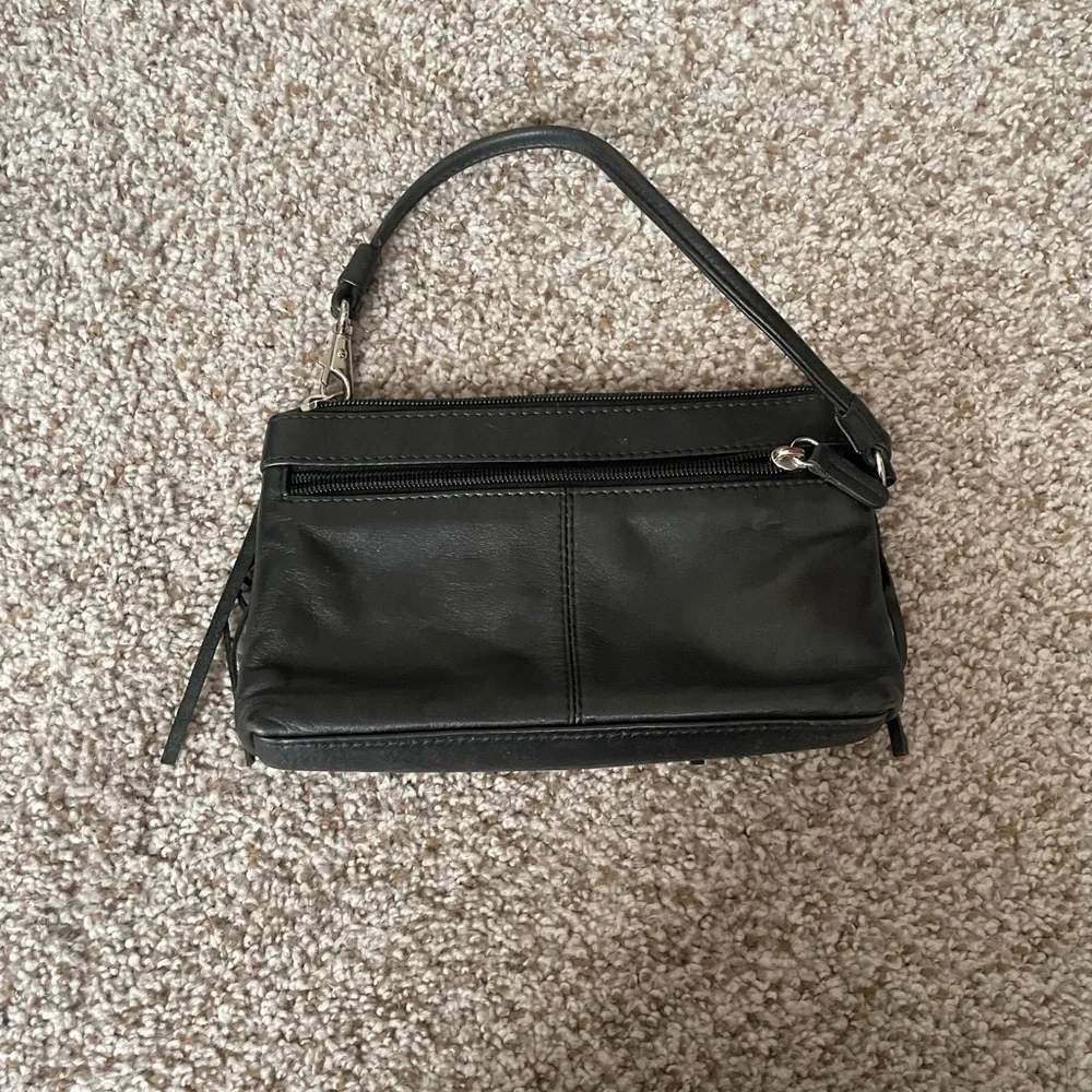 ili New York Genuine‎ Leather Studded Fringe Wristlet Black